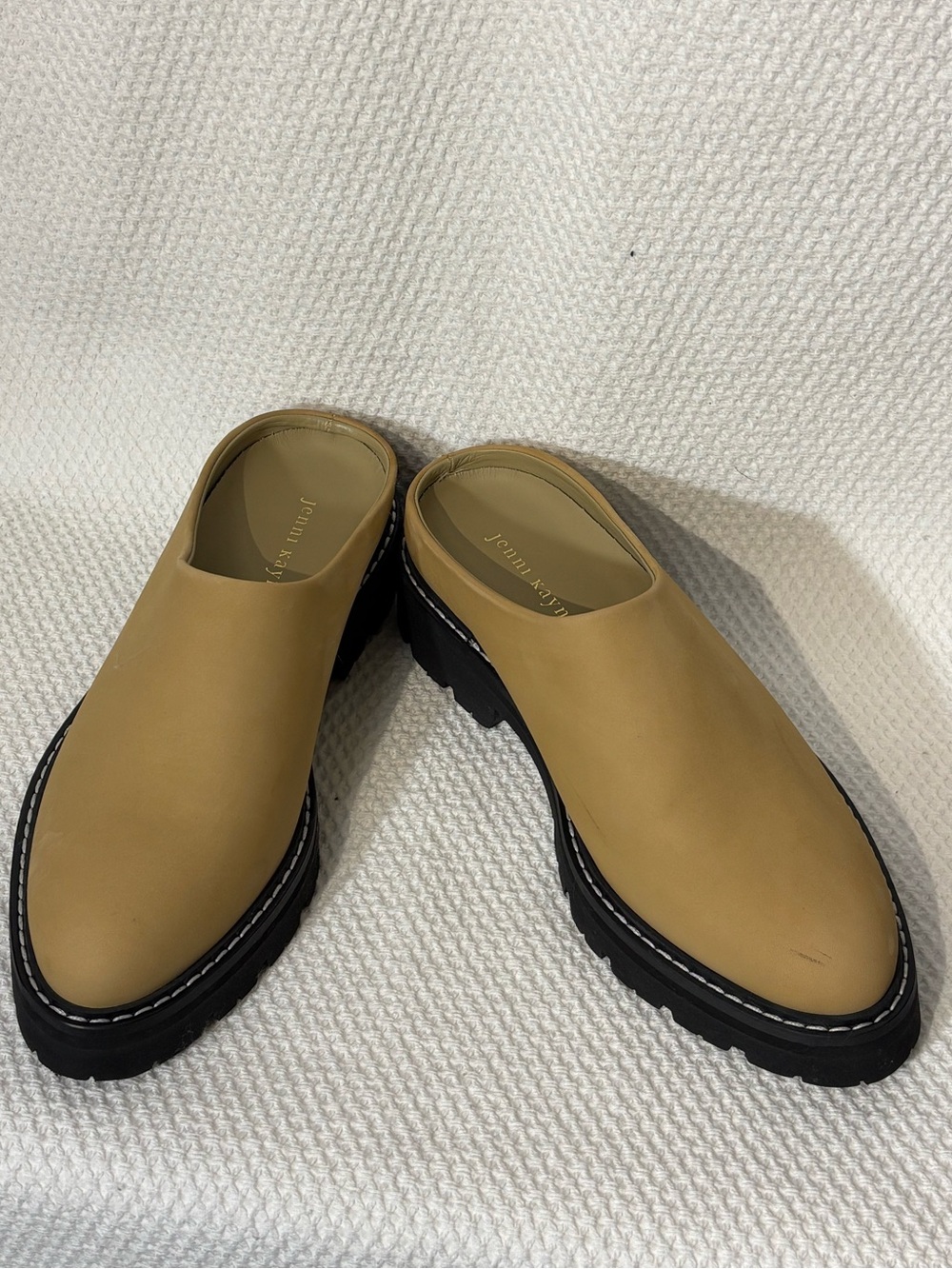 JENNI KAYNE Sz 38 Oiled Leather Almond Toe-Style Slip-On Mules in Tan Lug Sole